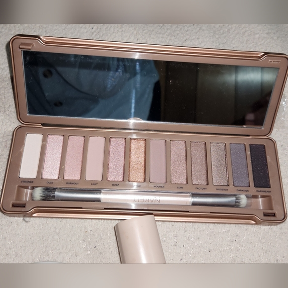 Bundle Makeup - Picture 4 of 6